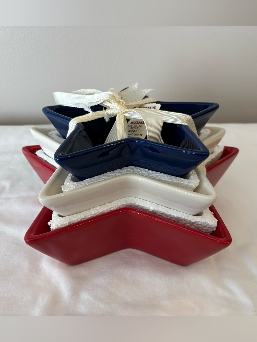 NEW Set of 3 Star Shaped Ceramic Nesting Bowls Red White Blue Patriotic Unused
